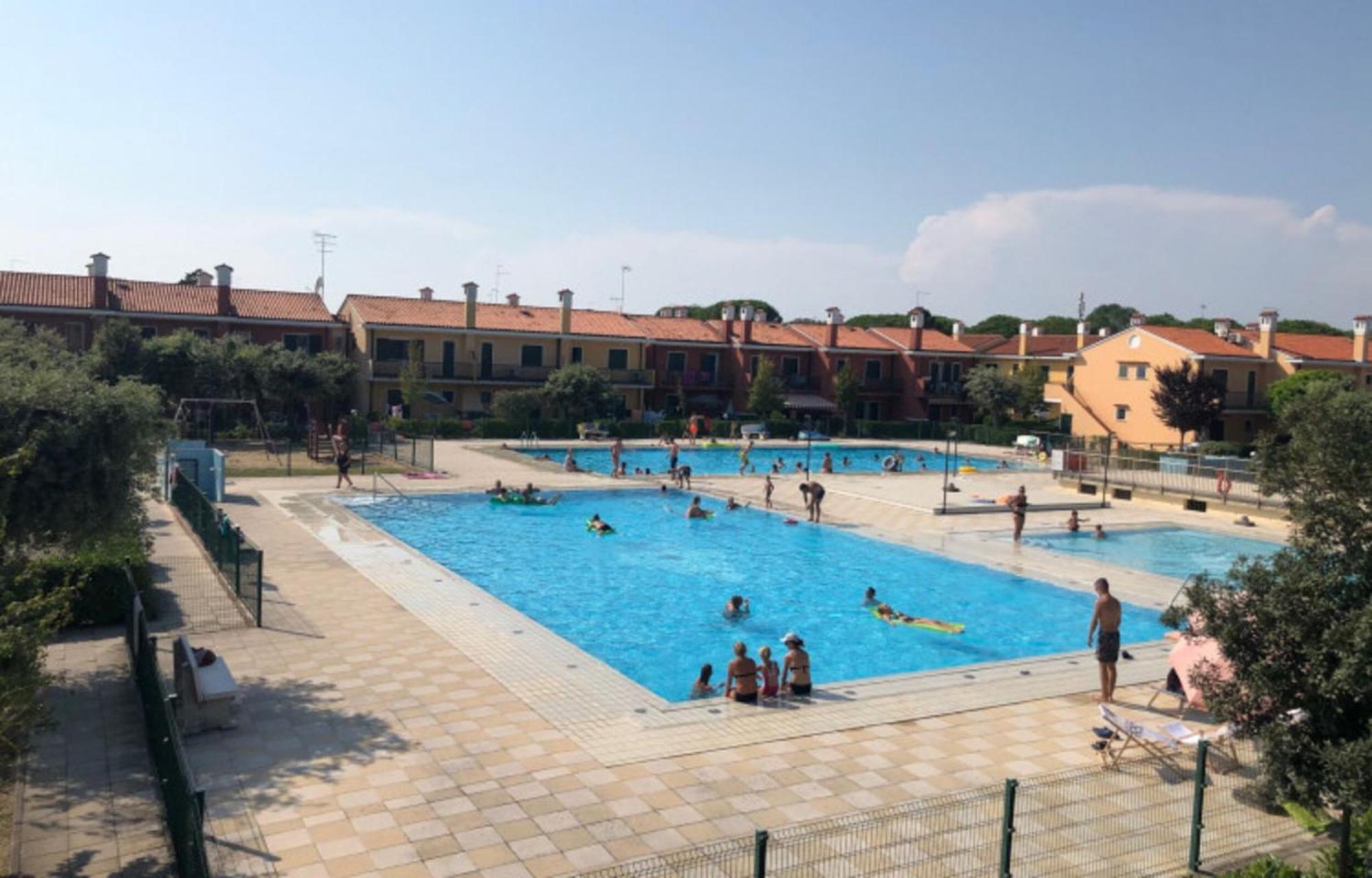 Appartamento Charming Townhouse With Garden And Pool Bibione