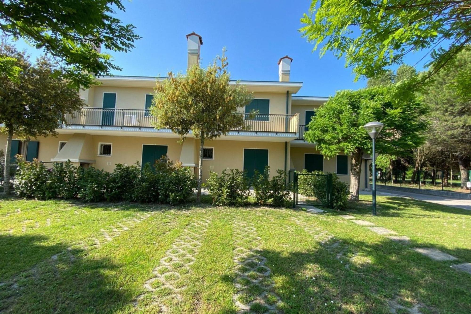 Appartamento Charming Townhouse With Garden And Pool Bibione