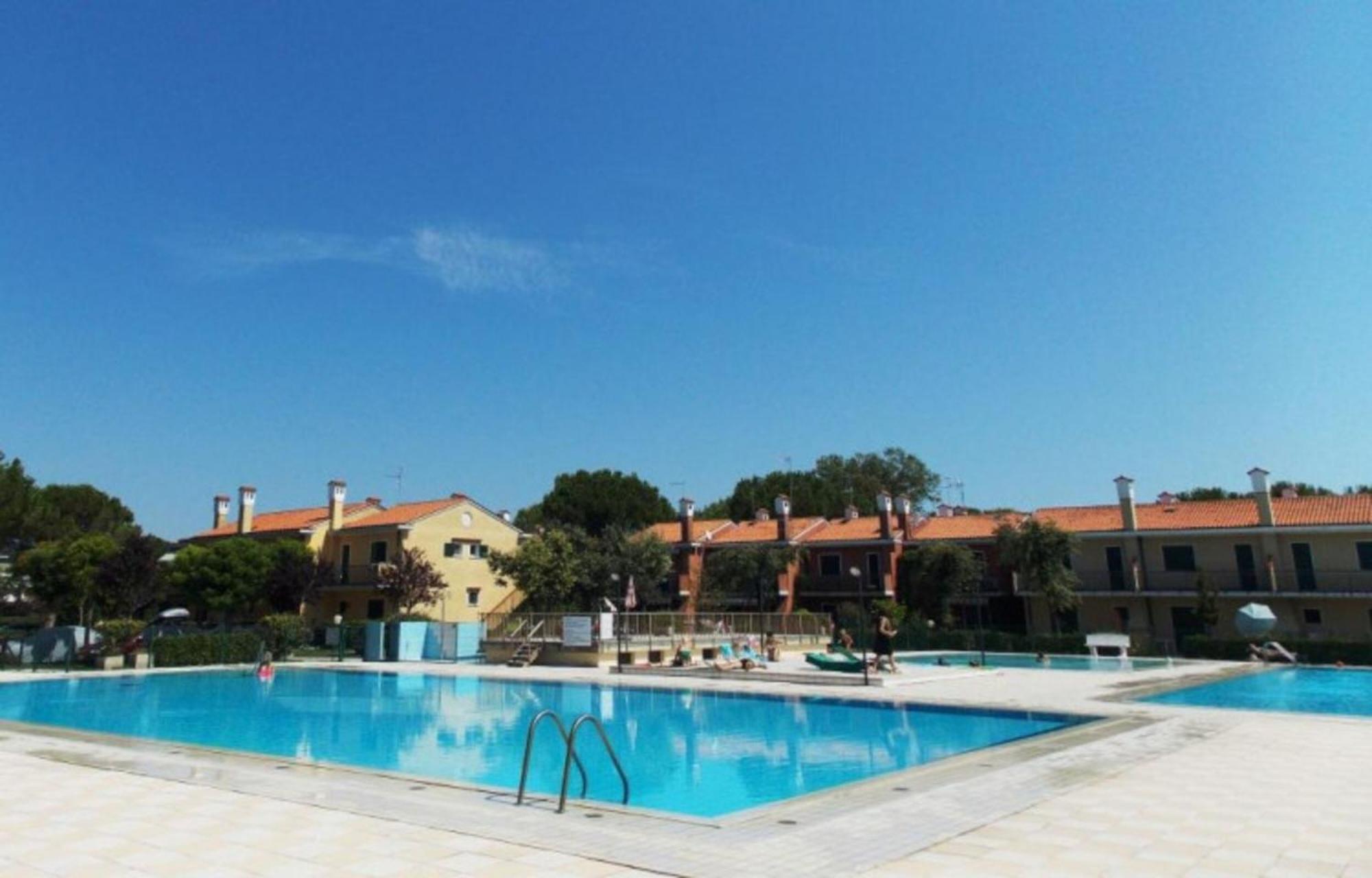 Charming Townhouse With Garden And Pool Appartamento